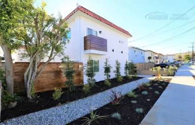 Main picture of 677 W 39th St