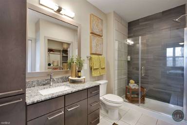 Main picture of 1700 Montopolis Dr
