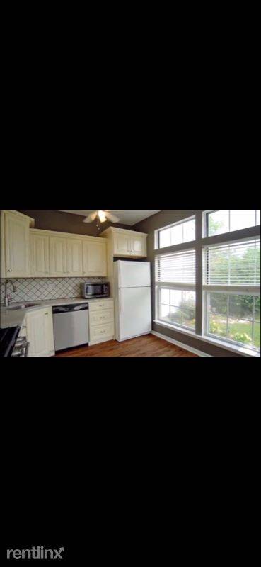 Main picture of 823 Thoreau Ln