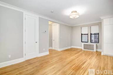 Main picture of 220 West 24th St