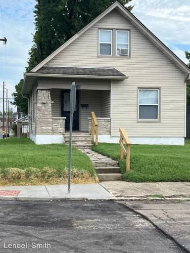 Main picture of 1745 W Gaulbert Ave