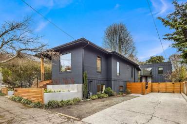 Main picture of 4408 Thackeray Pl NE