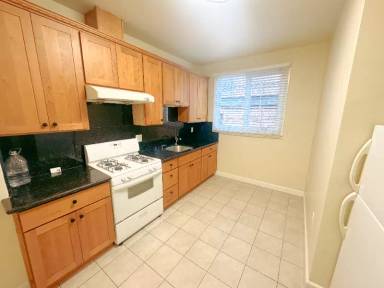 Main picture of 495 Elwood Ave