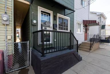 Main picture of 335 Taylor St