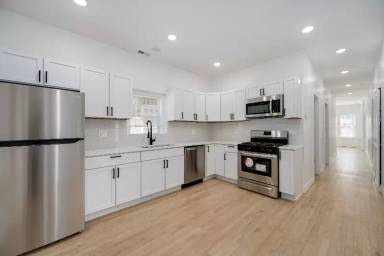 Main picture of 2836 W 40th St