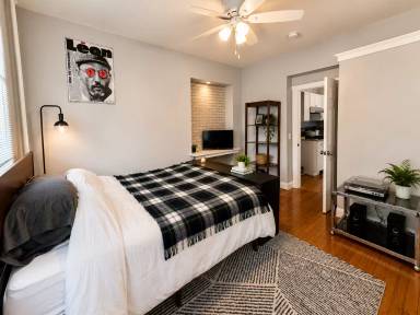 Main picture of 320 W Wilson St