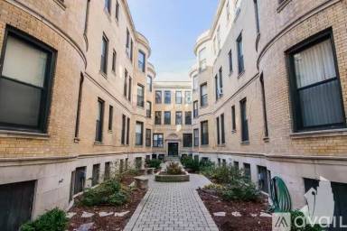 Main picture of 1220 N Dearborn St