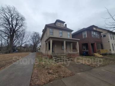 Main picture of 704 1/2 S Center St
