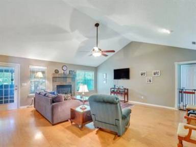 Main picture of 404 Wood Dale Dr