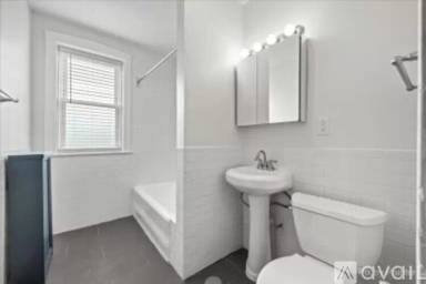 Main picture of 2252 W Winnemac Ave