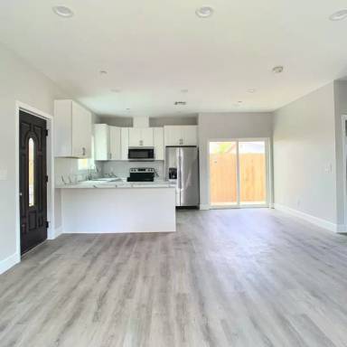 Main picture of 1107 Crosby St