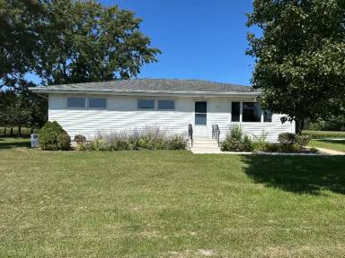 Main picture of 532 E Corning Rd