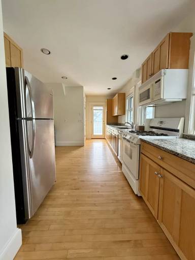 Main picture of 6-8 Putnam St