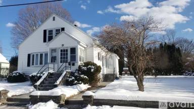 Main picture of 40 Angelo St