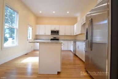 Main picture of 431 Faneuil St
