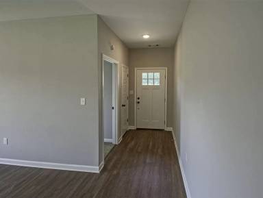 Main picture of 290 Tipton Crossing Ave