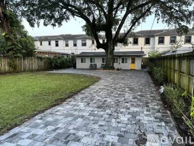 Main picture of 1540 SW 27th Ct