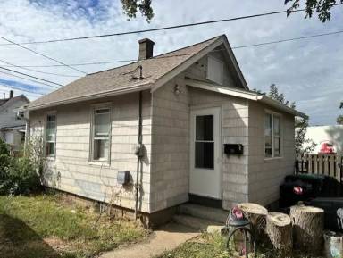 Main picture of 3933 R Street - 2