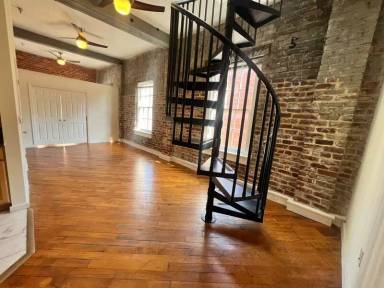 Main picture of 19 S 13th St