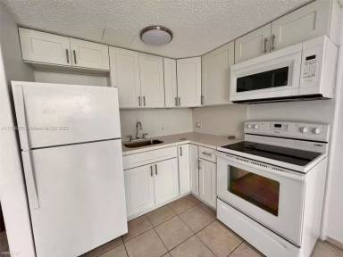 Main picture of 16450 NW 2nd Ave