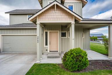 Main picture of 3062 NE Red Oak Dr