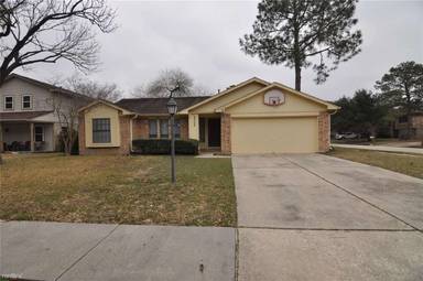 Main picture of 8002 Goldengrove Dr