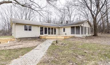Main picture of 3245 W Long Lake Rd