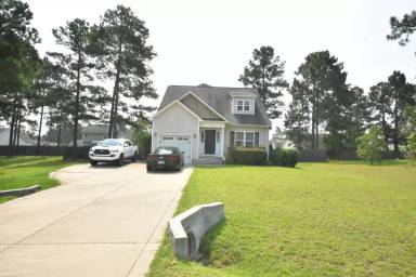 Main picture of 696 Valley Oak Dr