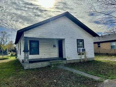 Main picture of 427 W 16th St