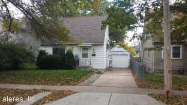 Main picture of 403 1st St SE