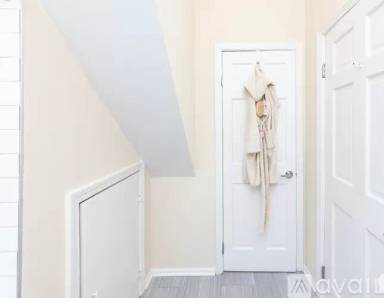 Main picture of 1431 W Belmont Ave