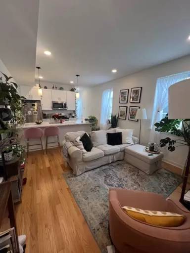 Main picture of 1930 W Girard Ave