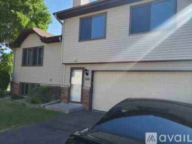 Main picture of 8740 N Maplebrook Cir