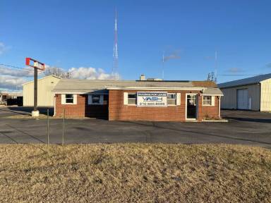 Main picture of 4033 S Dort Hwy