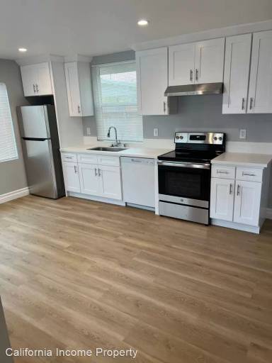Main picture of 463 N Center St