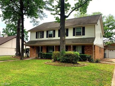 Main picture of 823 Sun Prairie Dr