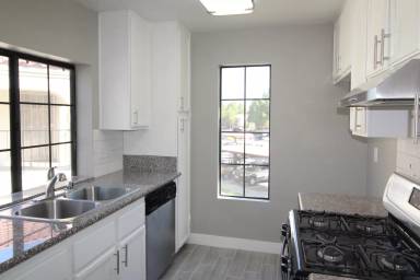 Main picture of 4884 Nara Vista Way