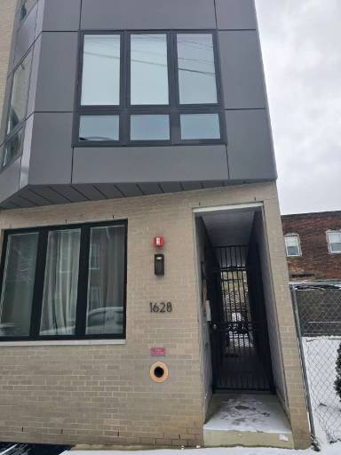 Main picture of 1628 W Thompson St