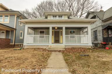 Main picture of 3608 N Kenwood Ave