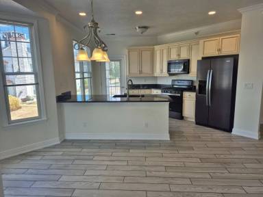 Main picture of 1000 Adams Pointe Blvd