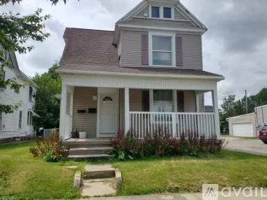 Main picture of 221 W Main St