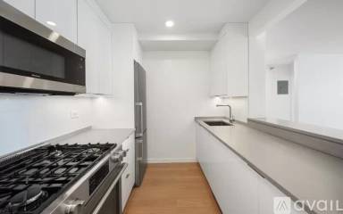 Main picture of 21 West End Ave Apartments