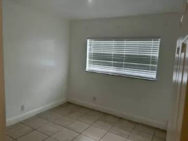 Main picture of 4059 Lakeside Dr