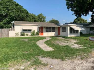 Main picture of 918 N 32nd Ave