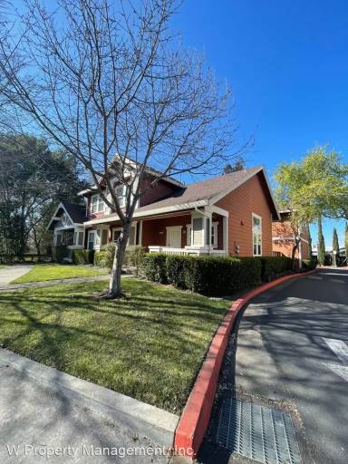 Main picture of 438 Matteri Cir