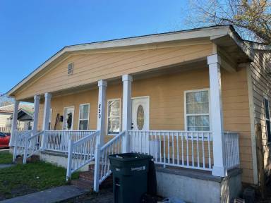 Main picture of 818-820 Elliott Avenue