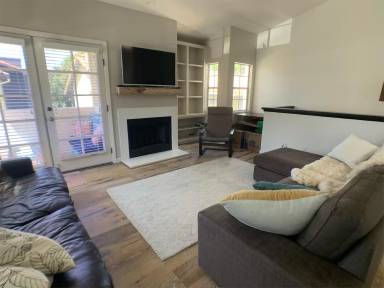 Main picture of 1727 Essex St