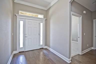 Main picture of 1900 W Broadway Pl