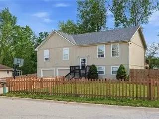 Main picture of 8220 Freeman Ave