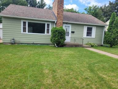 Main picture of 1915 Ohm Ave